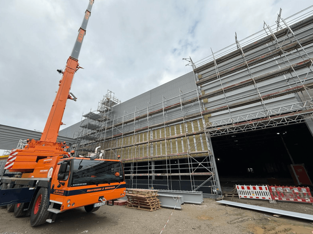 Wand – und Dachmontage für den Industriebau